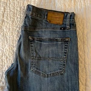 Great faded pair if men’s Lucky jeans!